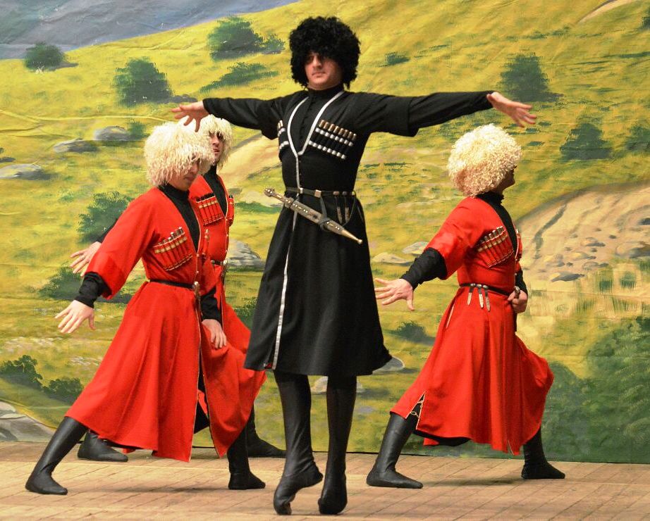 Описание грузинского горского танца  в ингушской транслитерации «Лоаманхой»