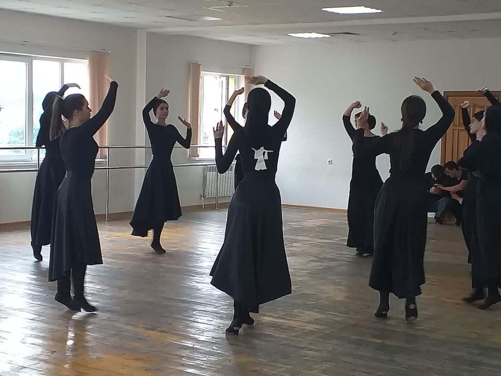 Ансамбль «Магас» ведет  работу над созданием тематической хореографической постановки «Горский танец». 